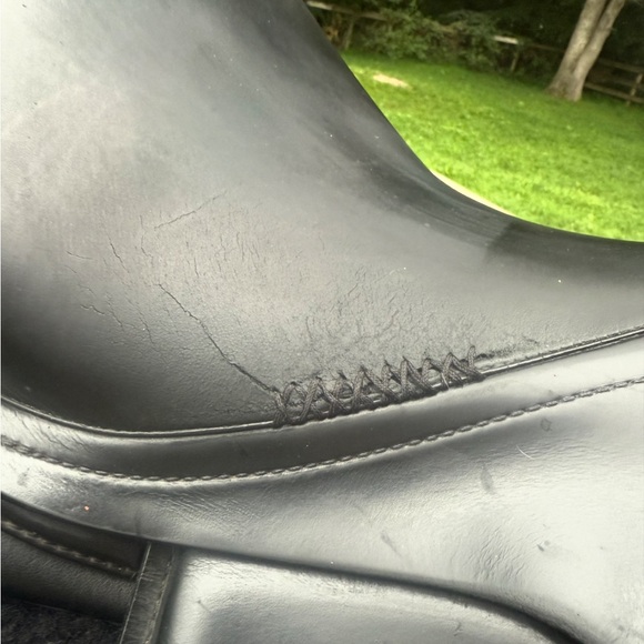 Prestige Dressage Saddle 17” Medium Tree - Picture 3 of 4